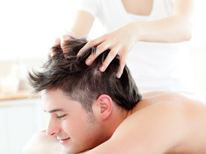Massage capillaire repousse cheveux